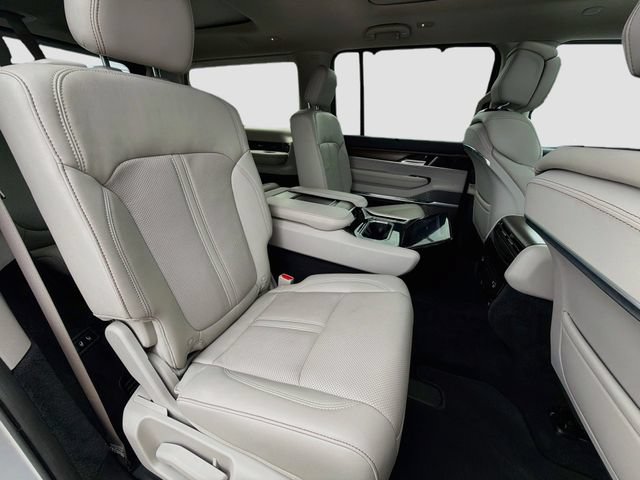 Used 2023 Jeep Grand Wagoneer 4WD image 31