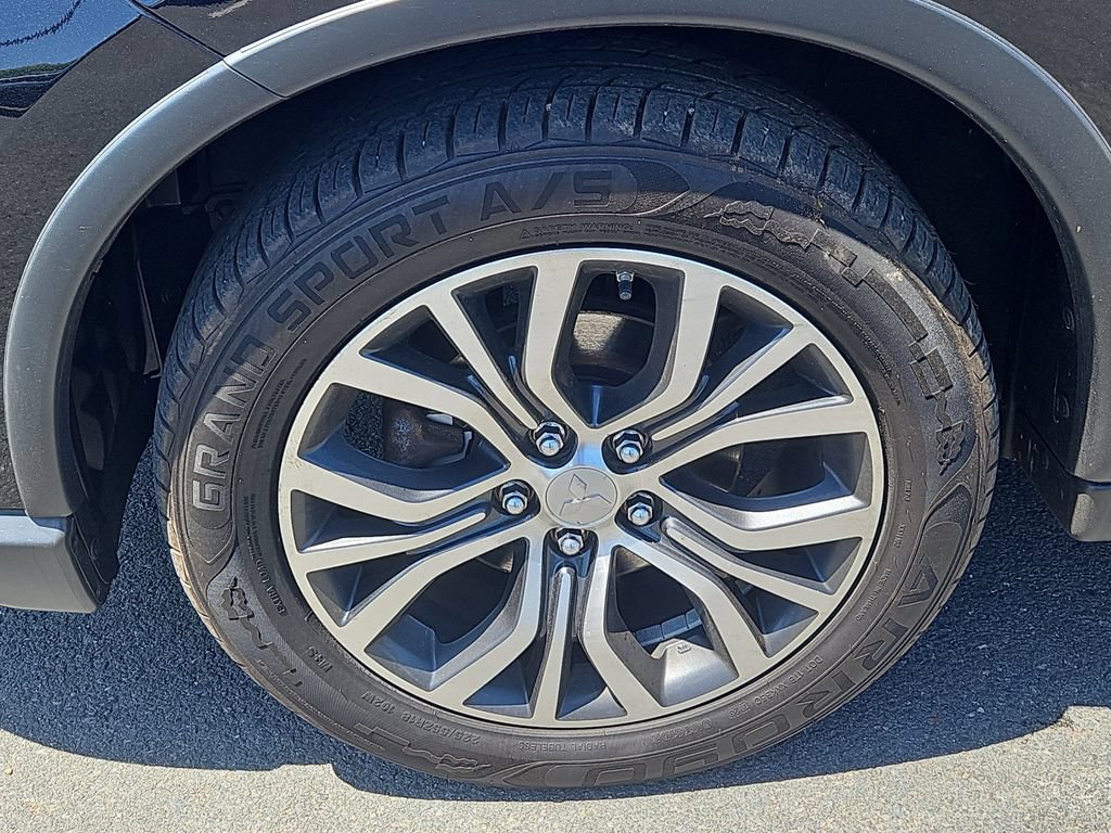 Used 2017 Mitsubishi Outlander SEL AWD/4WD image 7