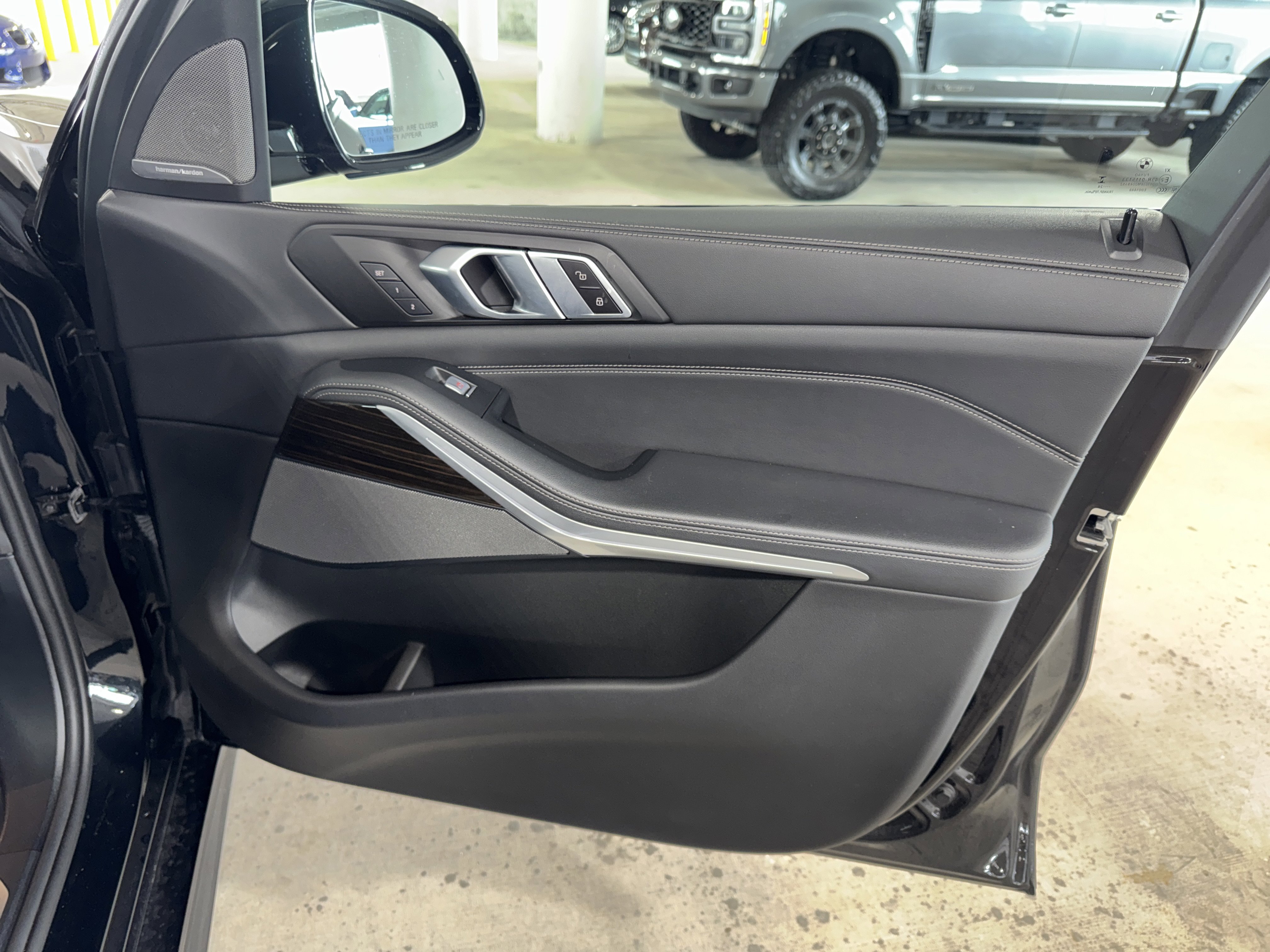 Certified 2025 BMW X7 xDrive40i w/ M Sport Package image 9