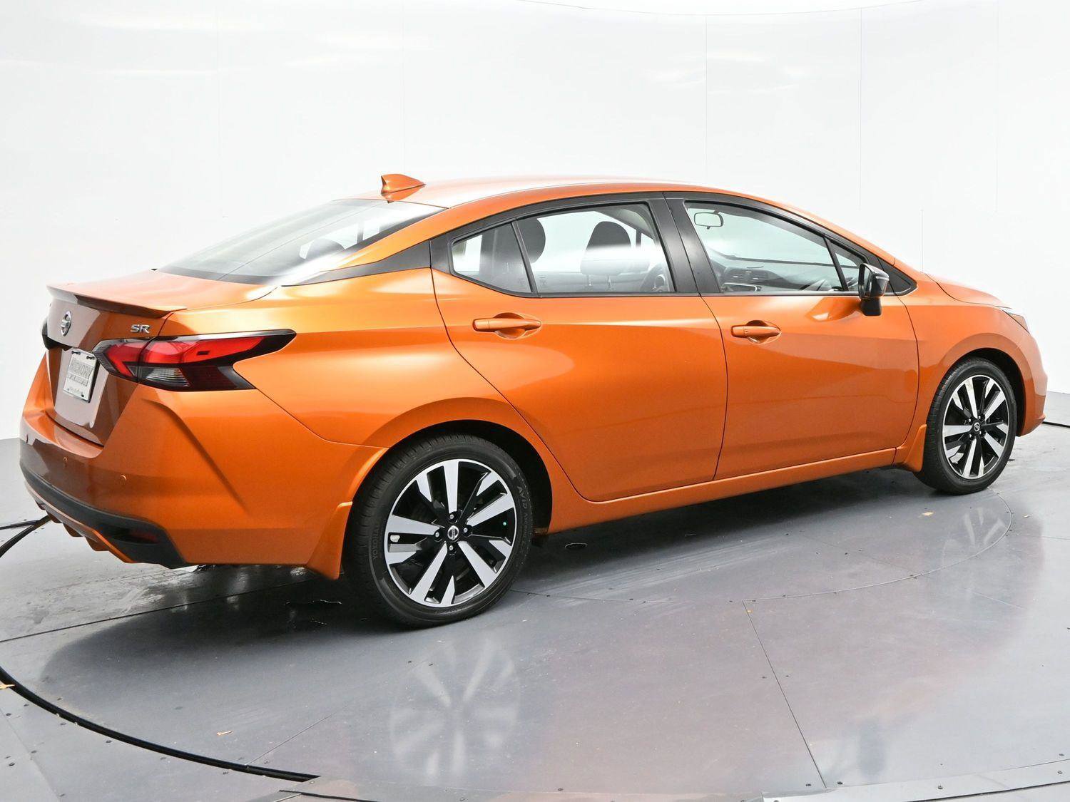 Used 2021 Nissan Versa SR w/ Convenience Package image 7