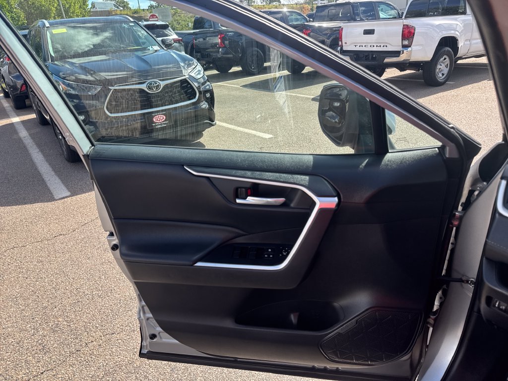 Used 2021 Toyota RAV4 XLE w/ Convenience Package AWD/4WD image 32