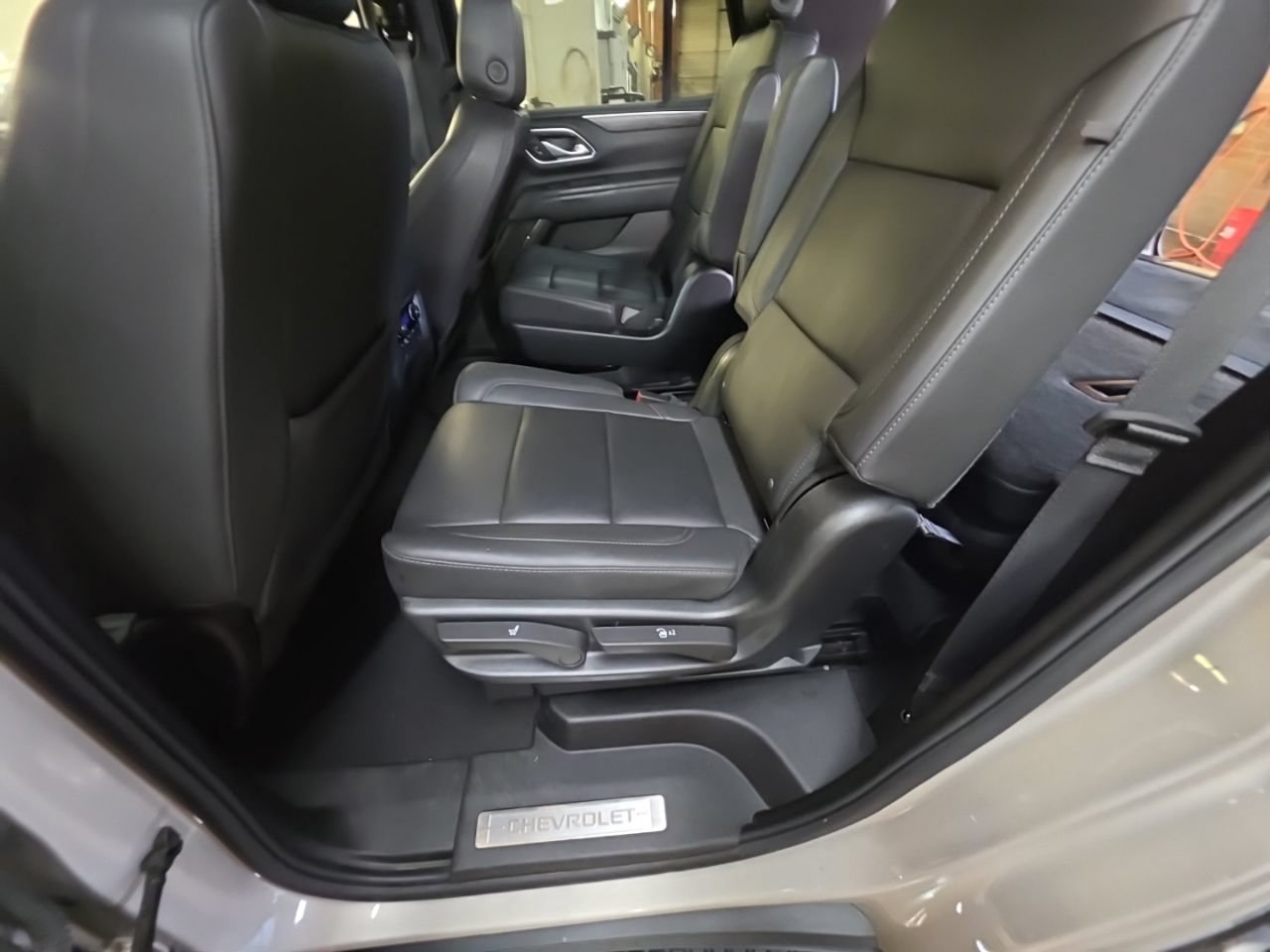 Used 2023 Chevrolet Tahoe Z71 w/ Luxury Package AWD/4WD image 12