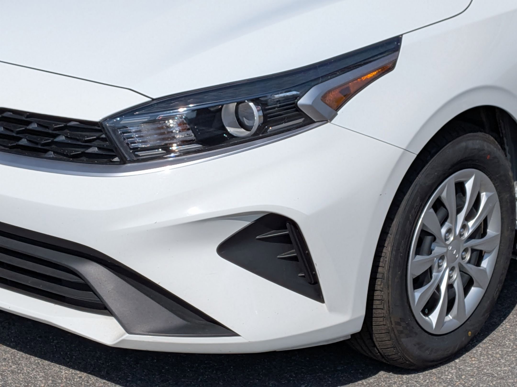 Used 2023 Kia Forte LX image 9