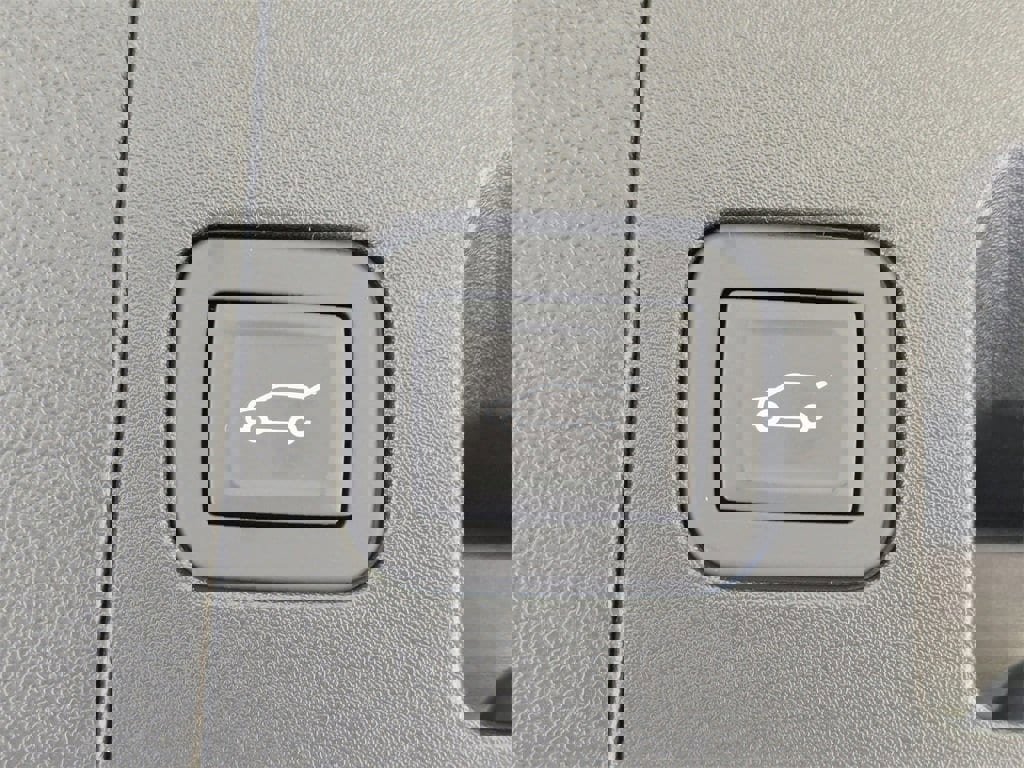 New 2026 Cadillac XT5 Luxury image 16