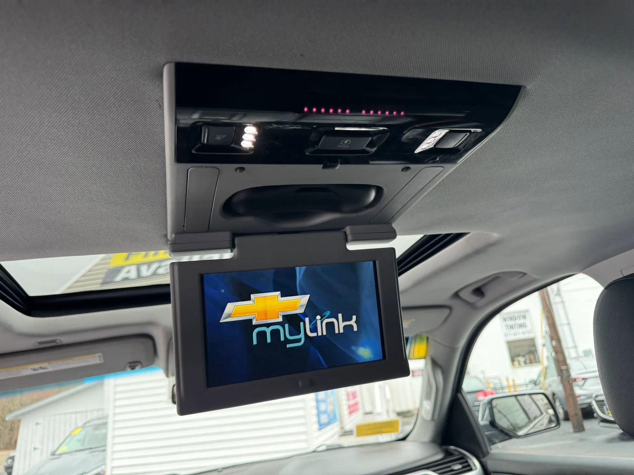 Used 2015 Chevrolet Suburban LTZ AWD/4WD image 13