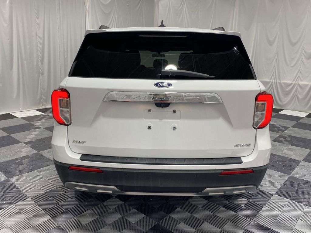 Used 2022 Ford Explorer XLT w/ Equipment Group 202A image 3