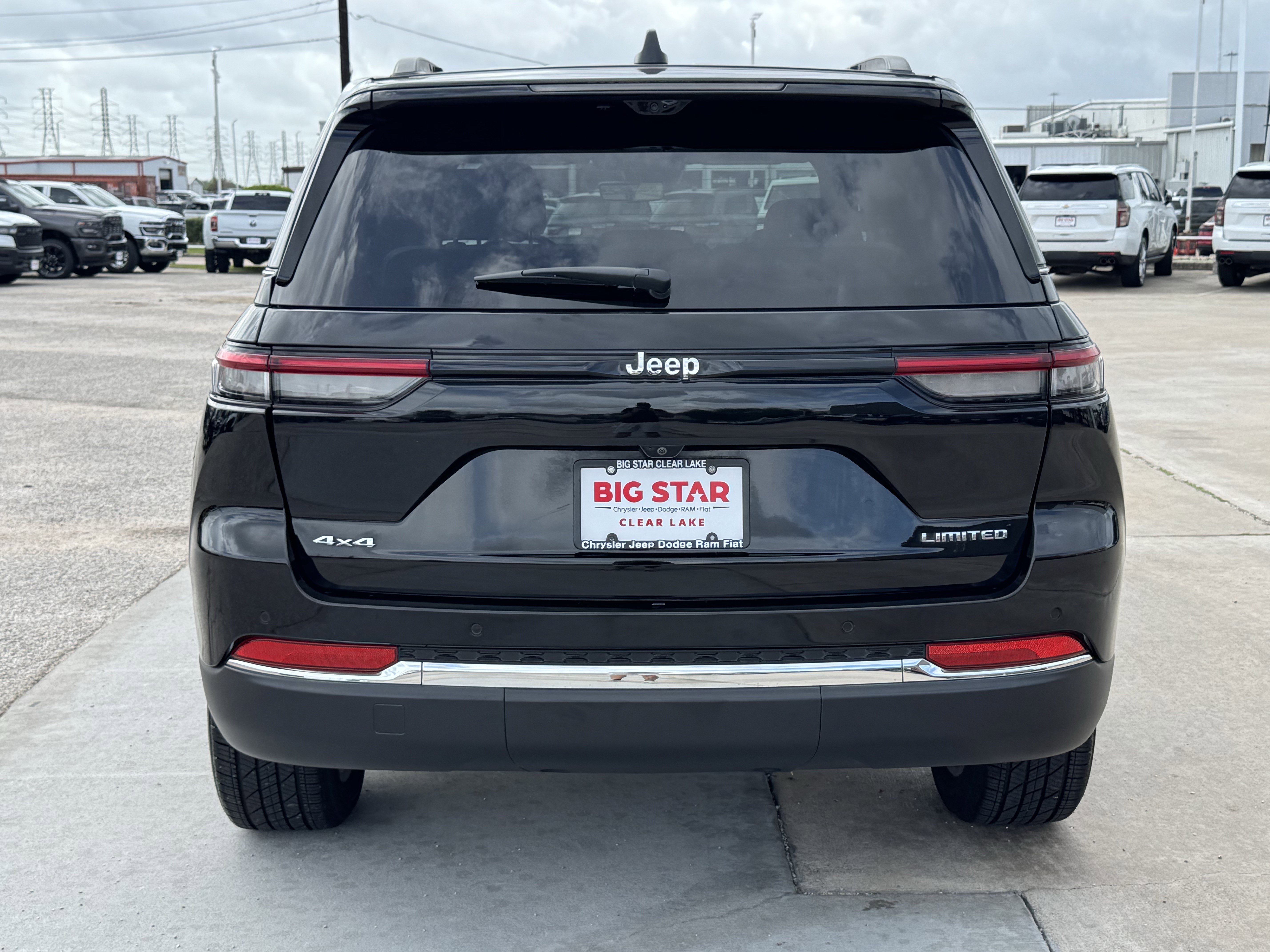 Used 2023 Jeep Grand Cherokee Limited w/ Luxury Tech Group II image 9