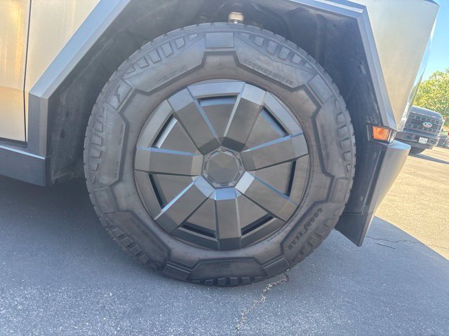 Used 2024 Tesla Cybertruck AWD Crew Cab image 5