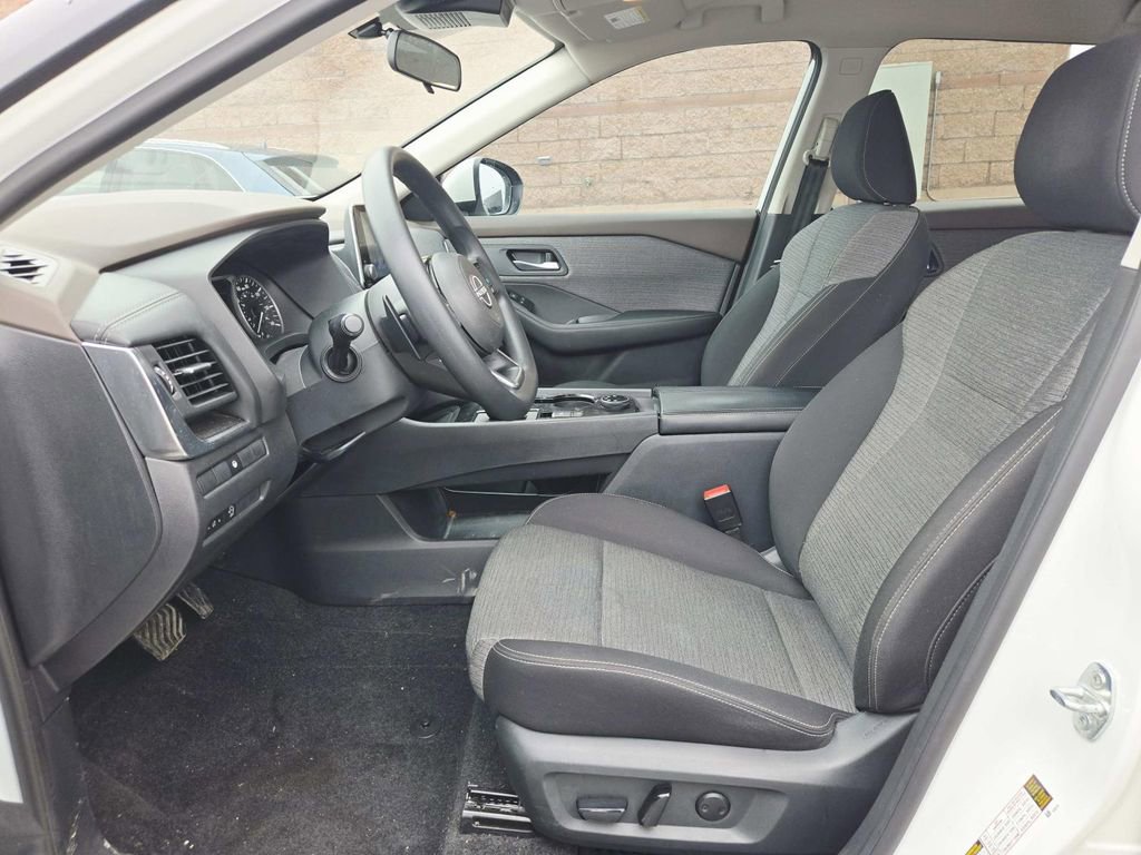 Used 2023 Nissan Rogue SV image 11