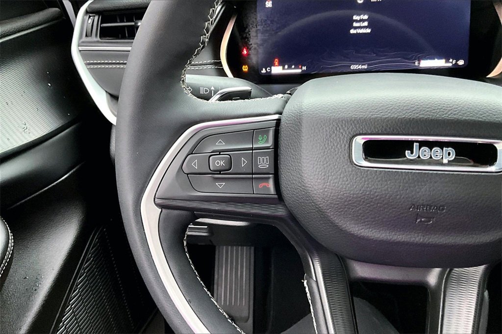 Used 2025 Jeep Grand Cherokee L Laredo w/ Luxury Tech Group I image 18