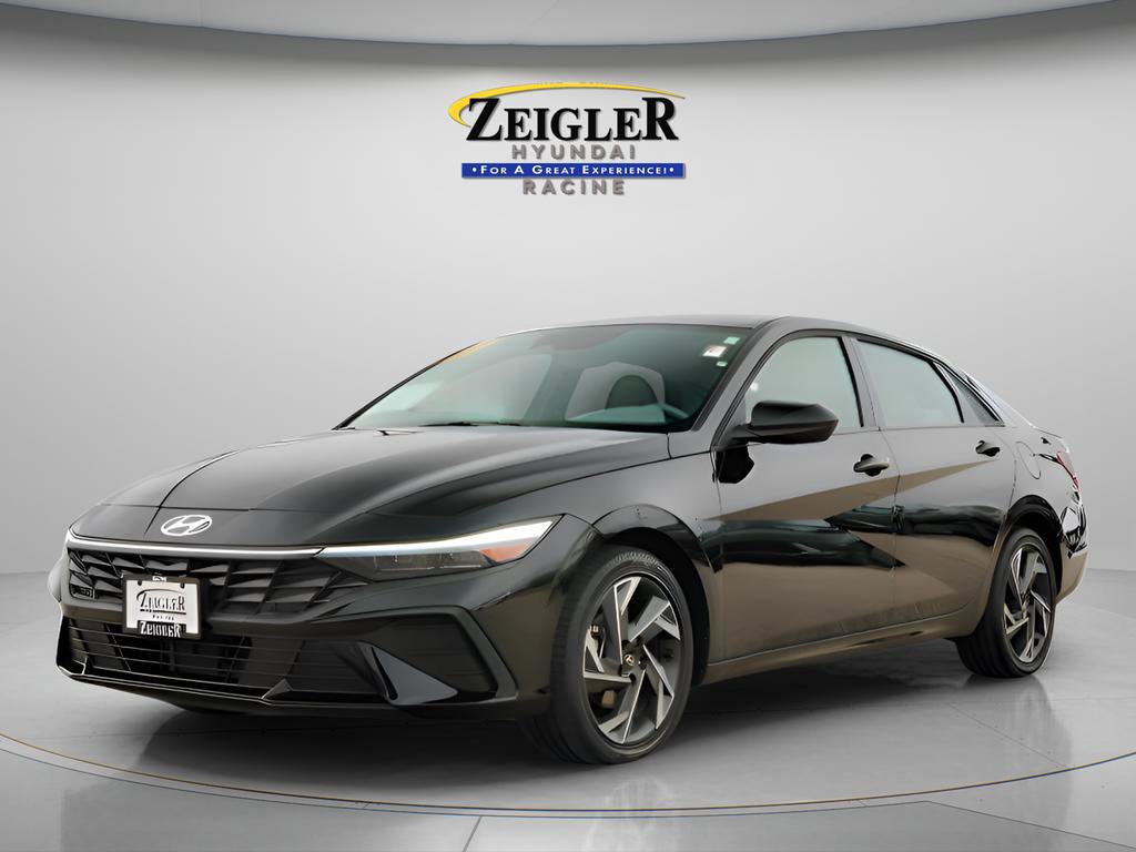 Certified 2025 Hyundai Elantra SEL FWD image 3