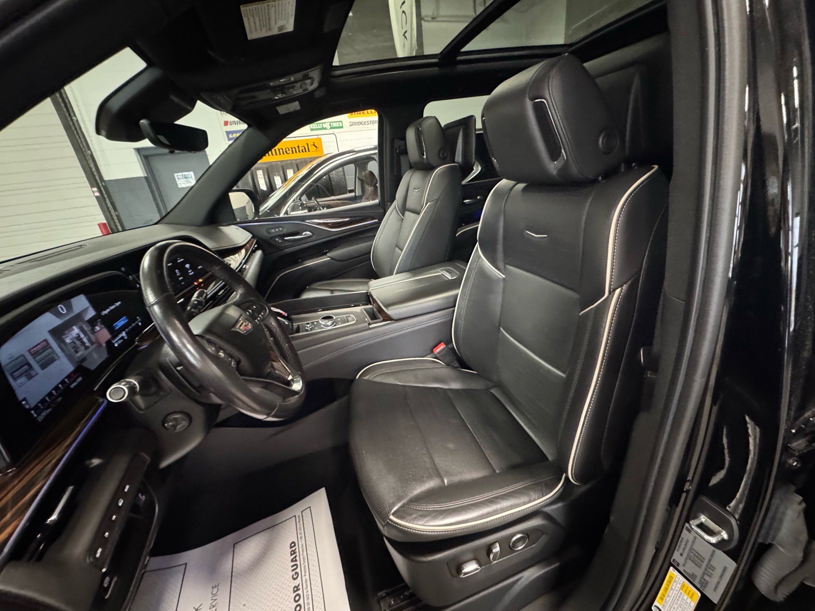 Used 2021 Cadillac Escalade ESV Premium Luxury AWD/4WD image 21