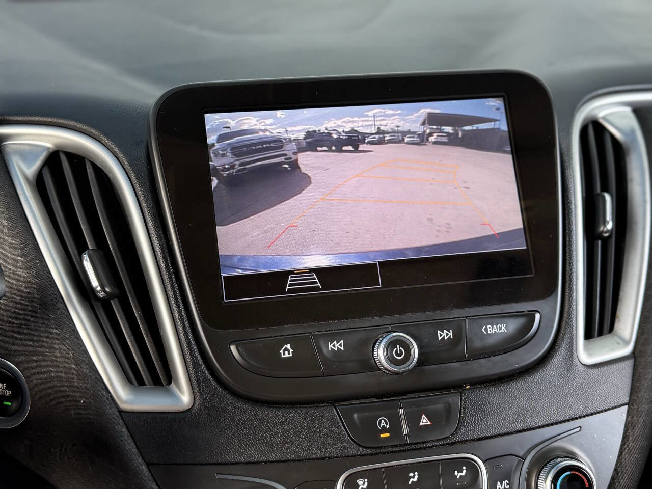 Used 2022 Chevrolet Malibu LT FWD image 4