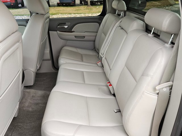 Used 2013 Chevrolet Avalanche LTZ image 21