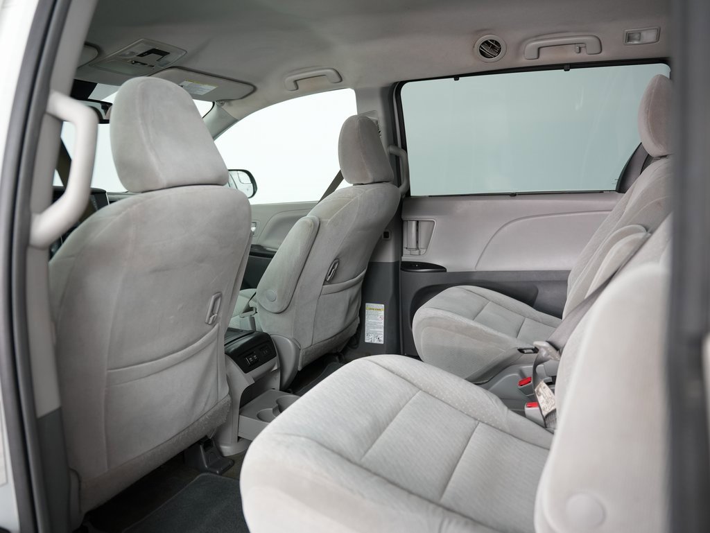Used 2018 Toyota Sienna LE image 33