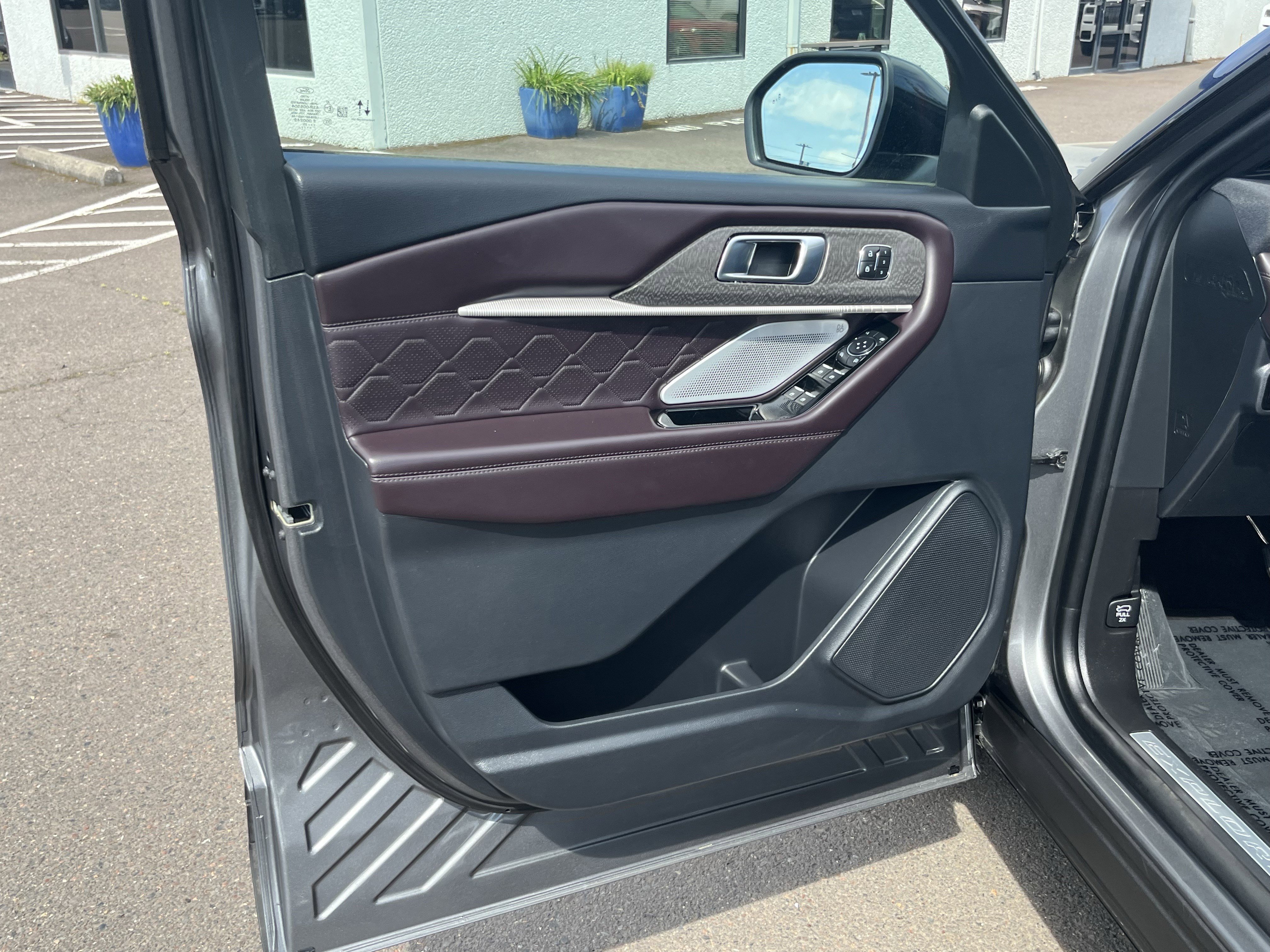 Used 2025 Ford Explorer Platinum w/ LUX Leather Package image 16