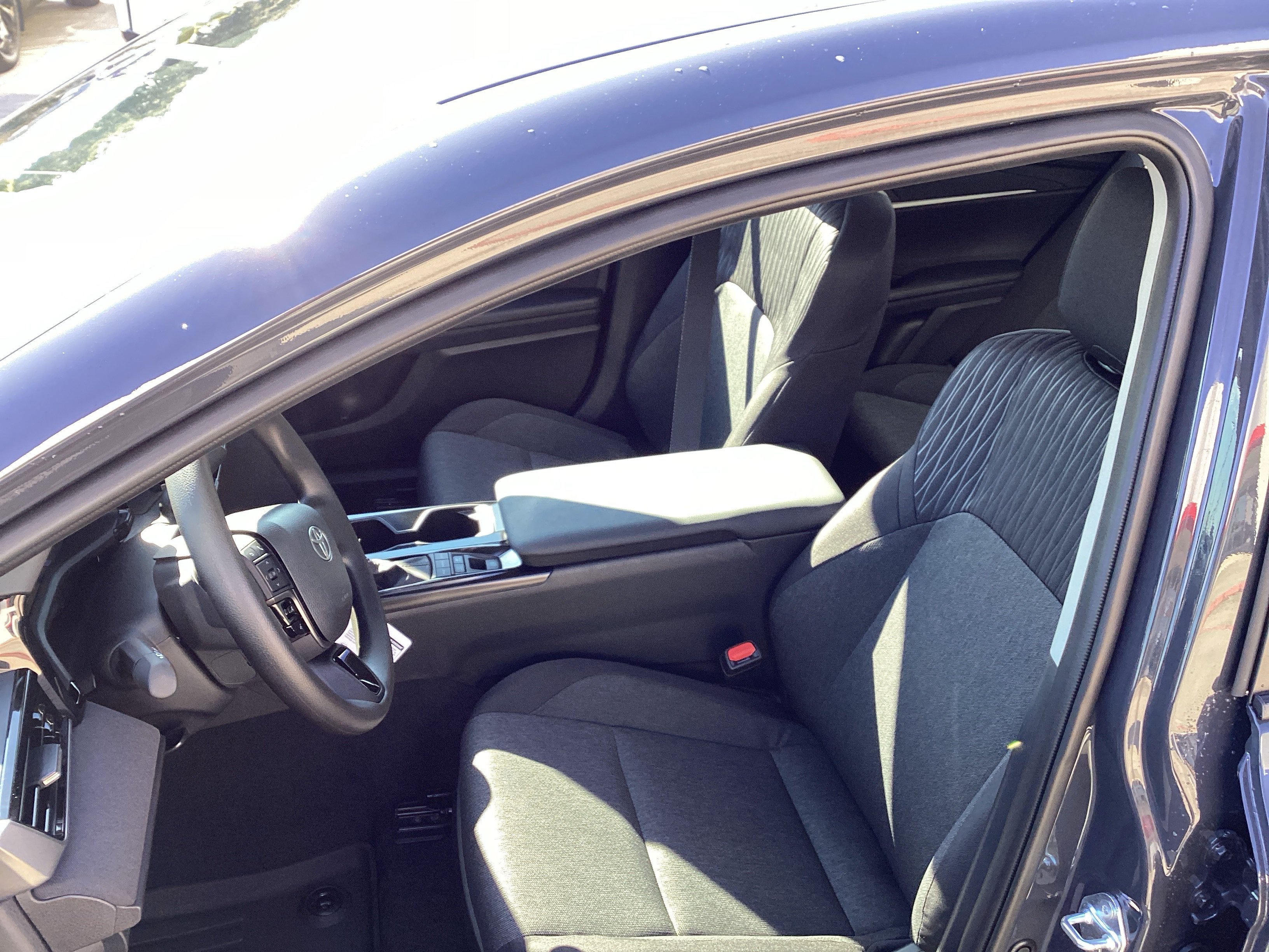 New 2026 Toyota Camry Hybrid FWD image 5