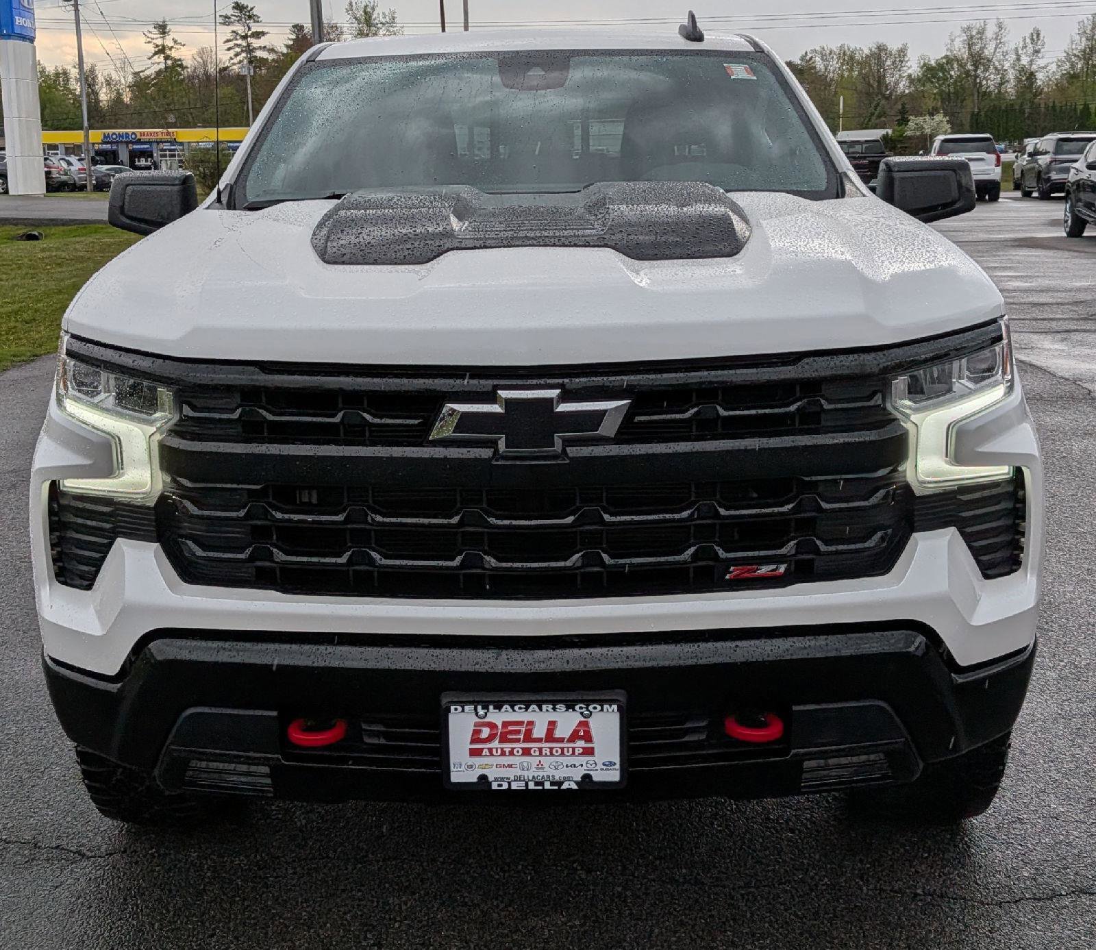 Used 2022 Chevrolet Silverado 1500 LT Trail Boss w/ Convenience Package II AWD/4WD image 2