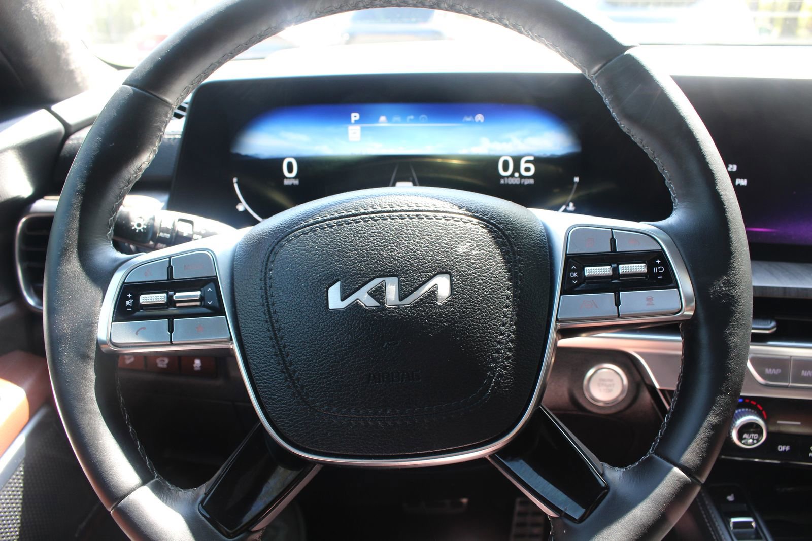 Certified 2024 Kia Telluride SX Prestige w/ Towing Package image 22