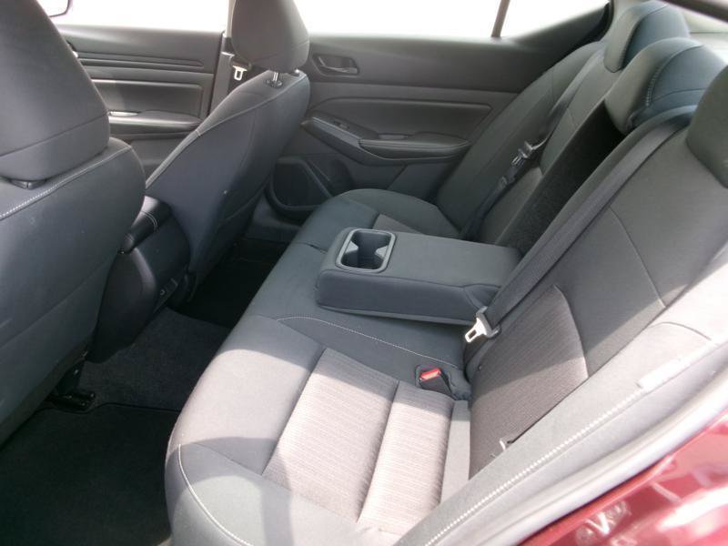 Used 2025 Nissan Altima 2.5 SV FWD image 9