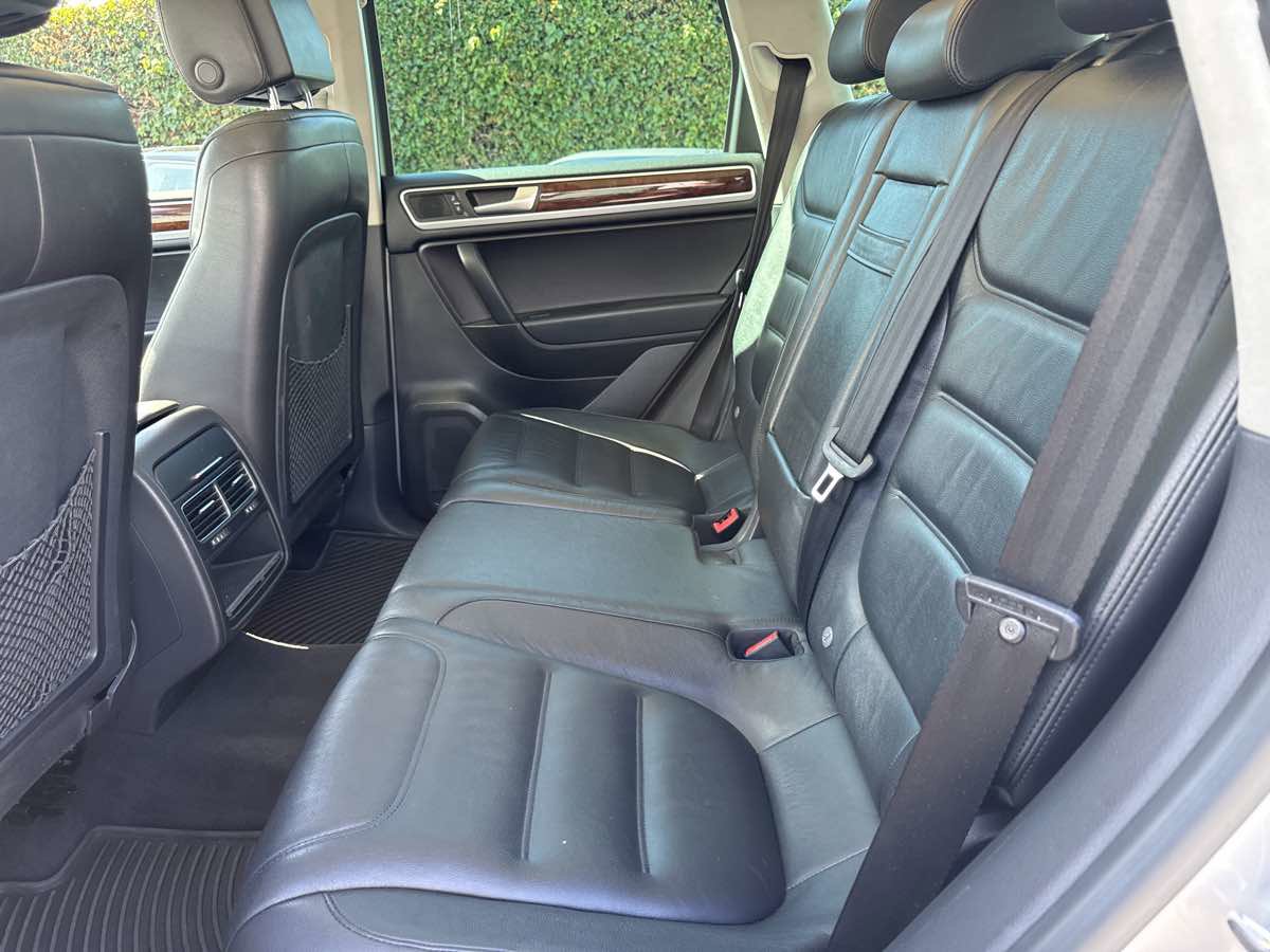 Used 2014 Volkswagen Touareg TDI image 10