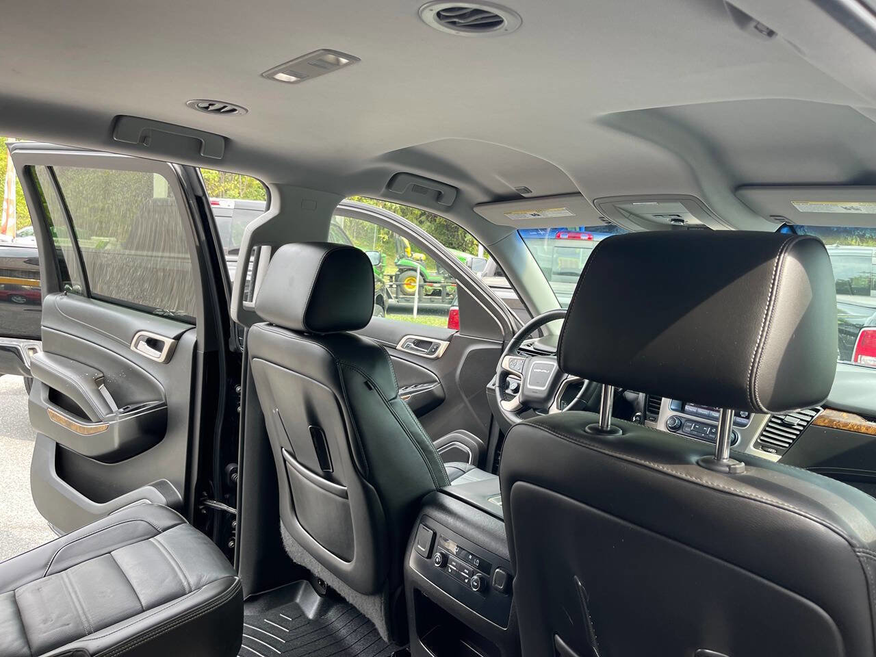 Used 2015 GMC Yukon XL Denali w/ Premium Package image 33