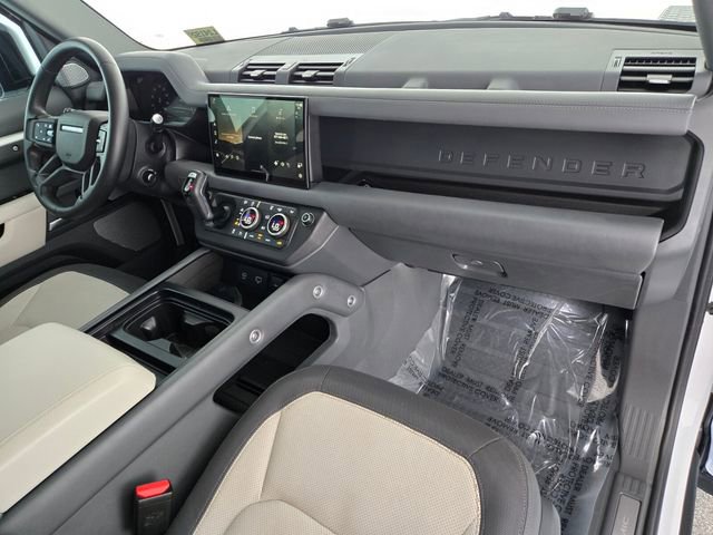 Used 2024 Land Rover Defender 130 X-Dynamic SE image 19