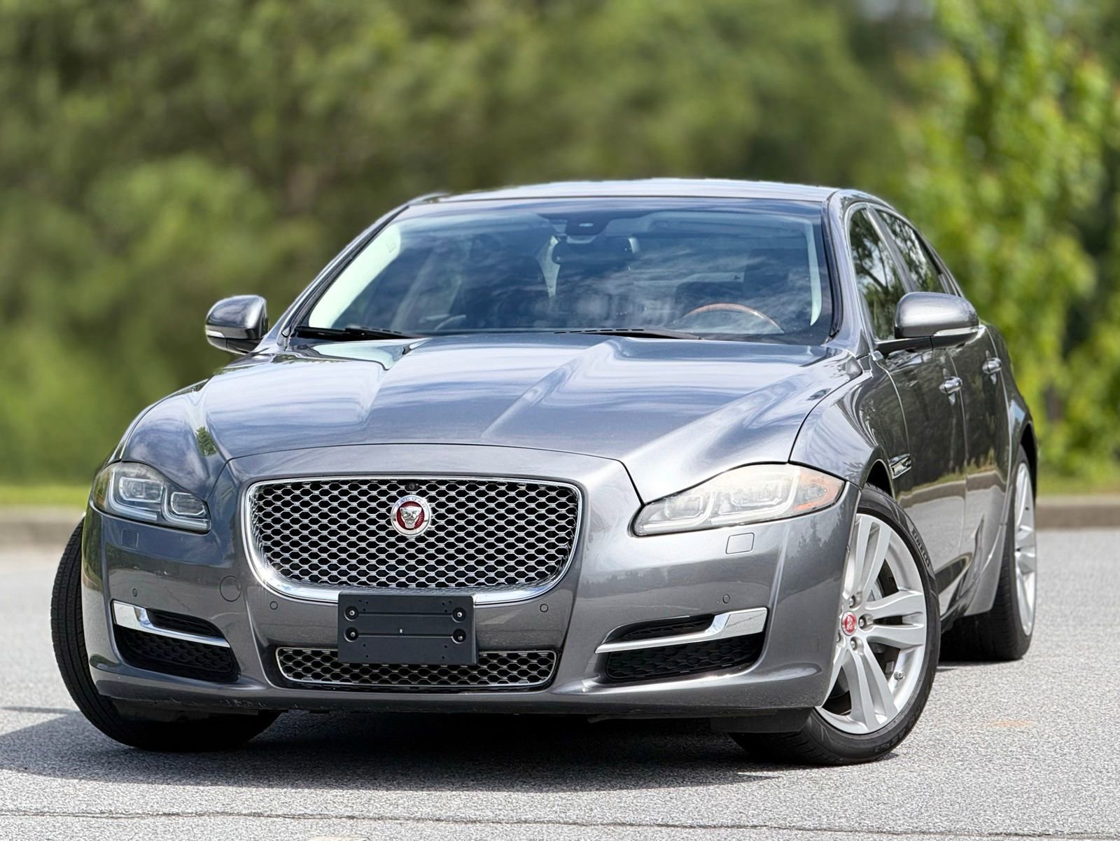 Used 2016 Jaguar XJ L Portfolio AWD/4WD image 2