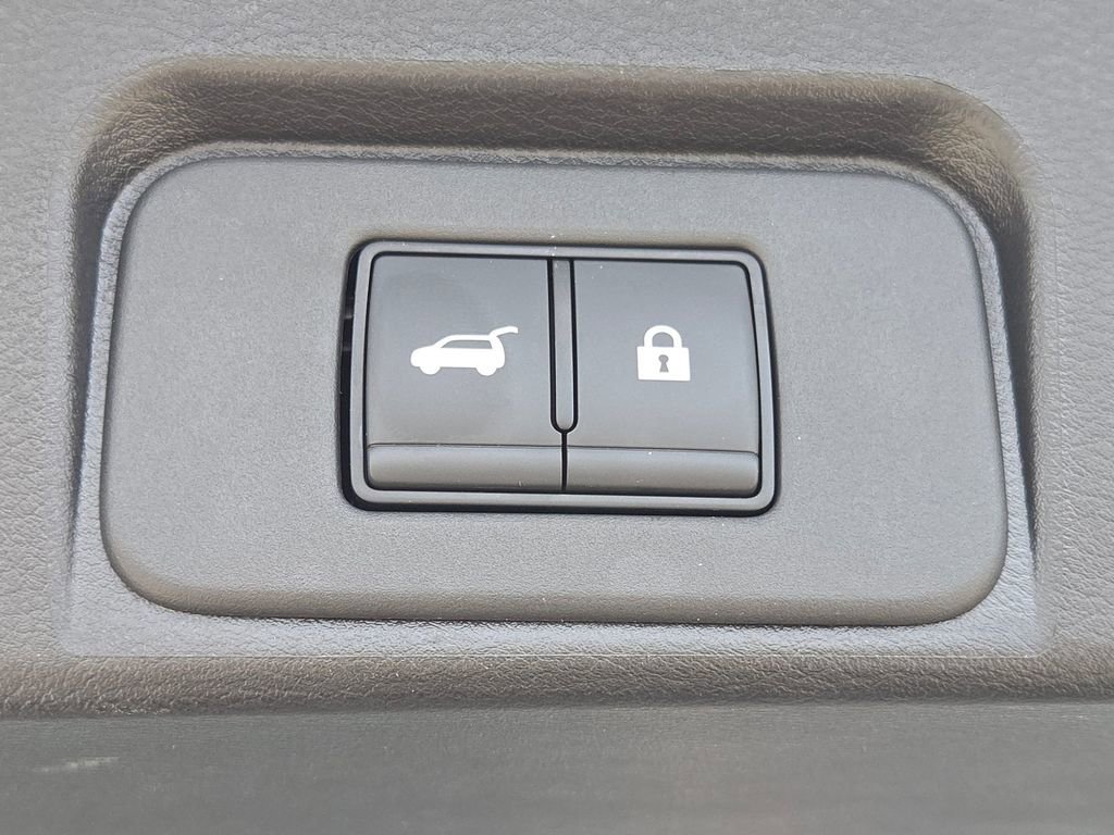 Used 2025 Nissan Rogue SV image 30