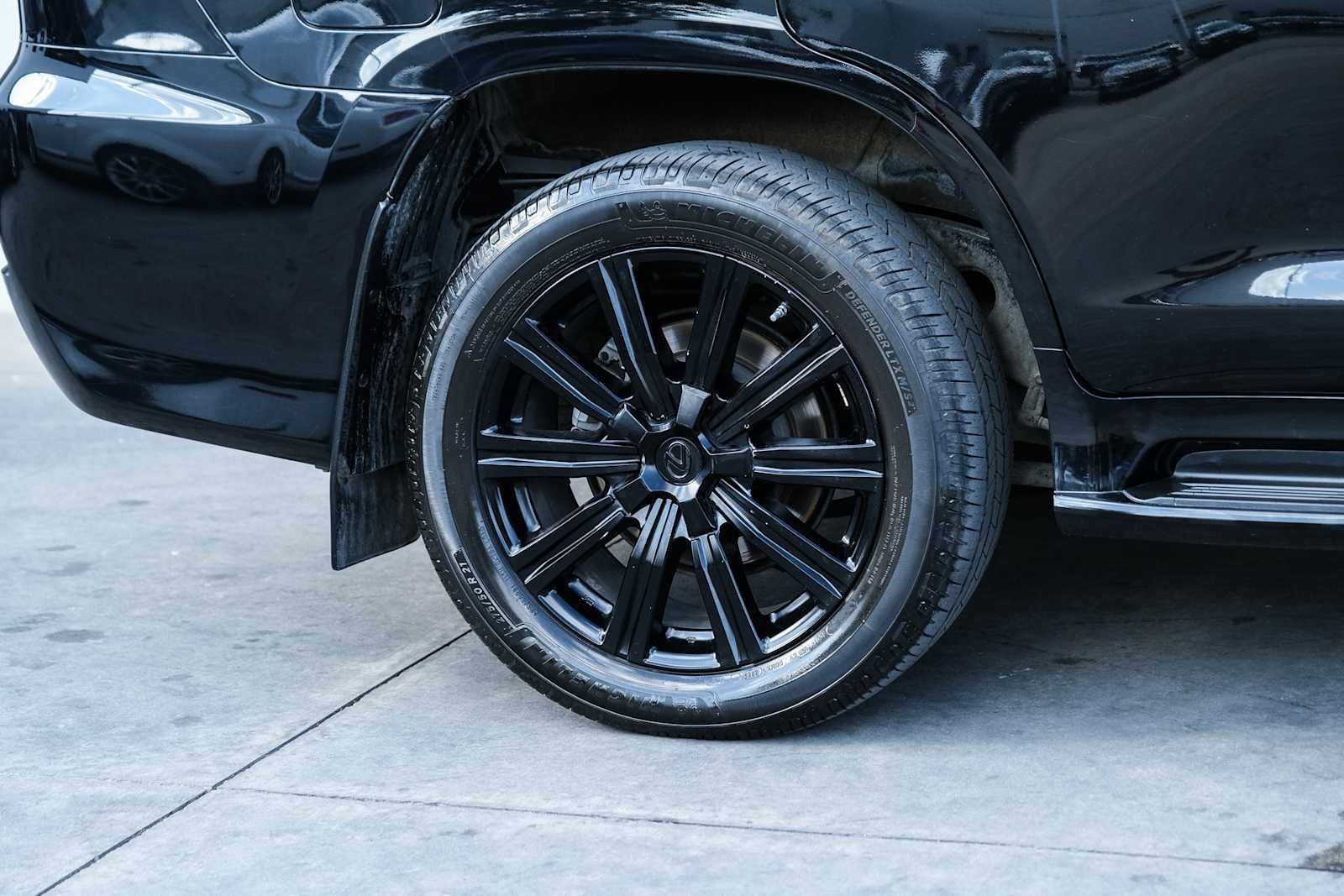 Used 2017 Lexus LX 570 4WD w/ Luxury Package image 7