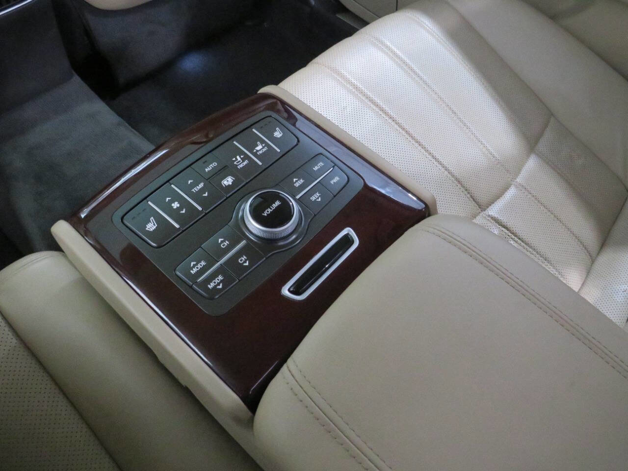 Used 2012 Hyundai Equus Signature image 11