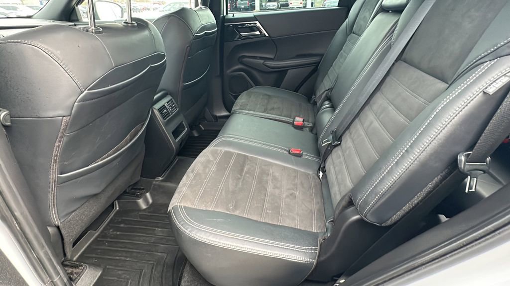 Used 2022 Mitsubishi Outlander SE image 15