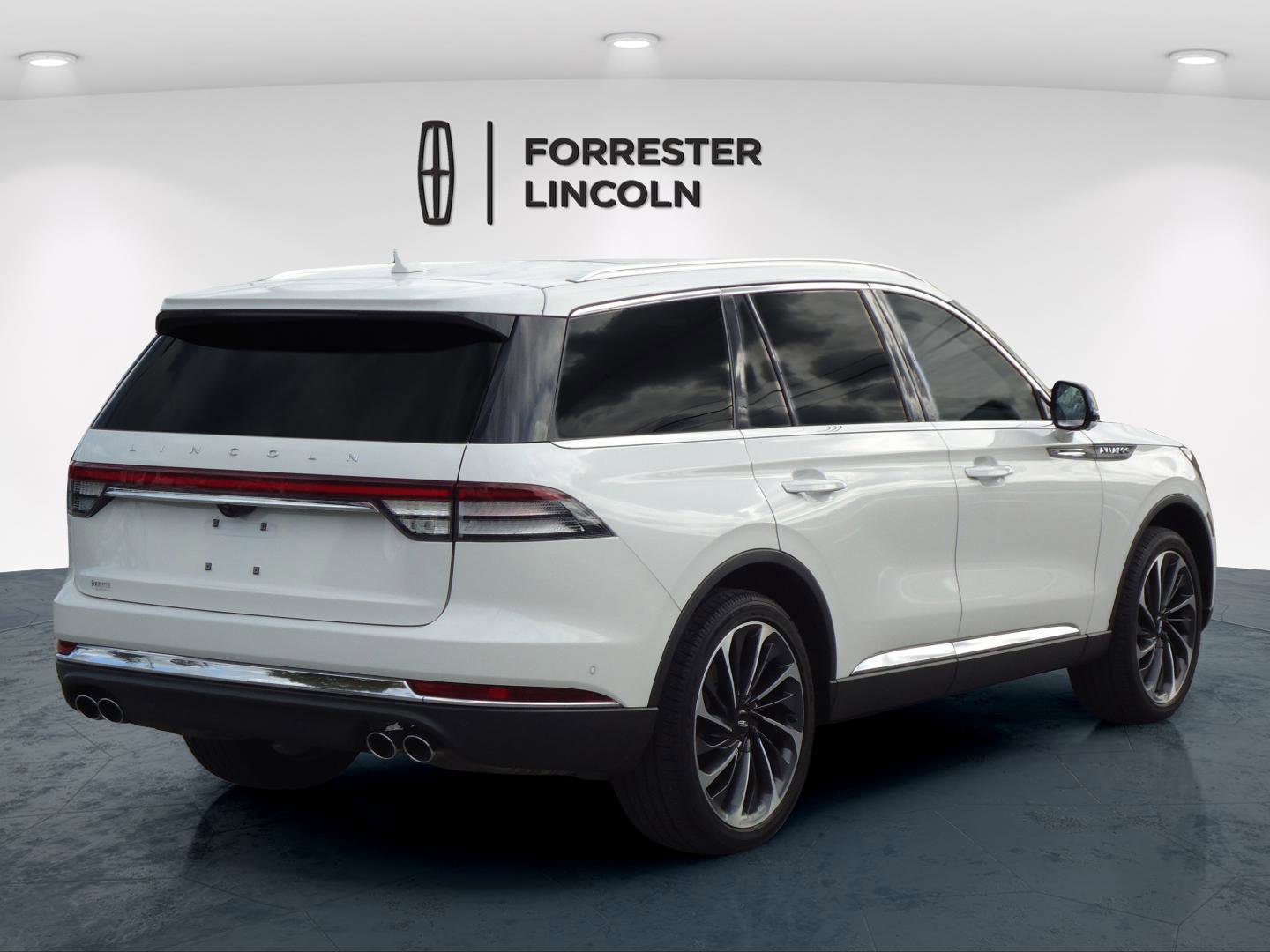 Used 2024 Lincoln Aviator Reserve w/ Equipment Group 201A image 3