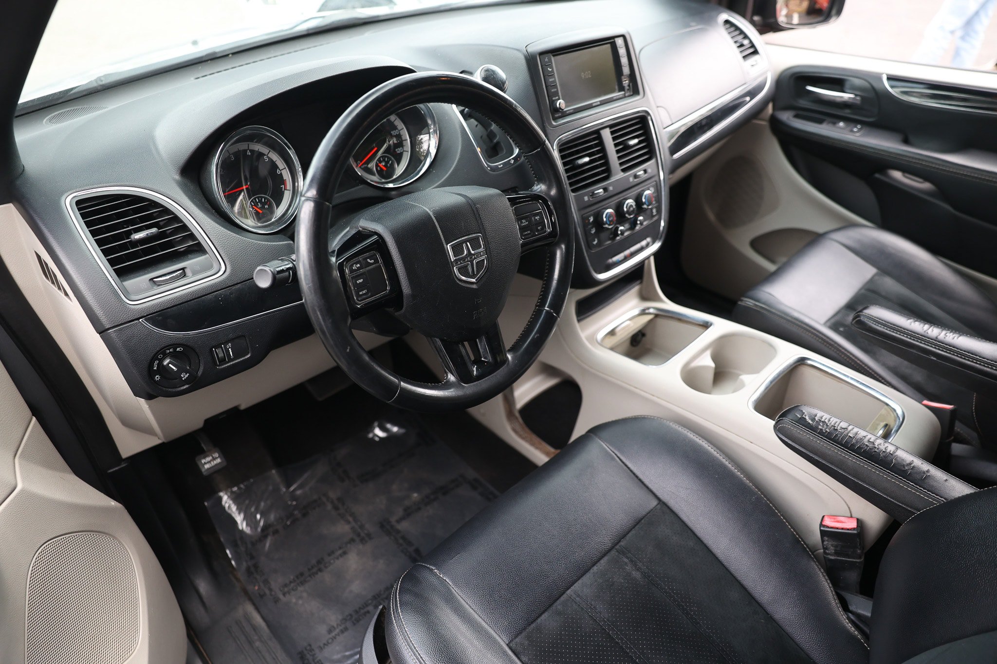 Used 2018 Dodge Grand Caravan SXT FWD image 6