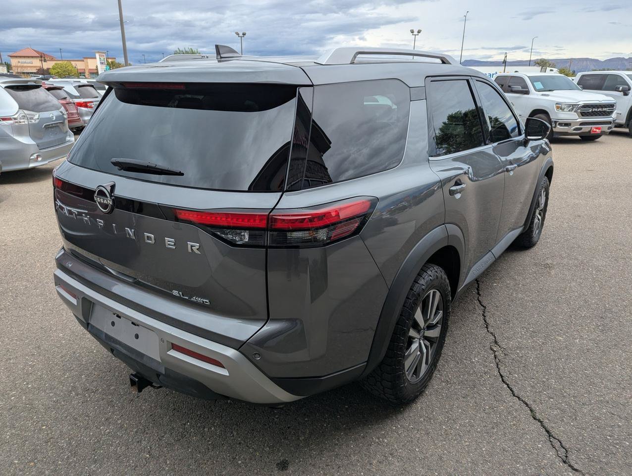 Used 2022 Nissan Pathfinder SL AWD/4WD image 5