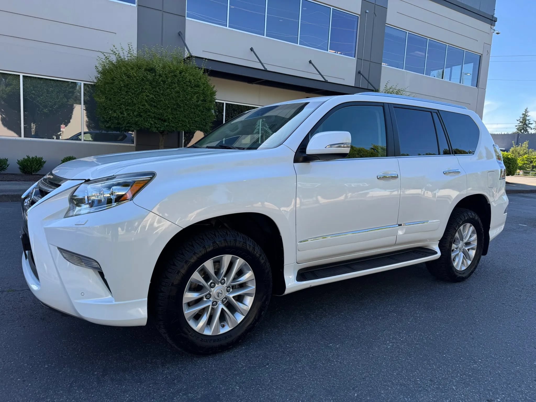Used 2016 Lexus GX 460 w/ Premium Package AWD/4WD image 5