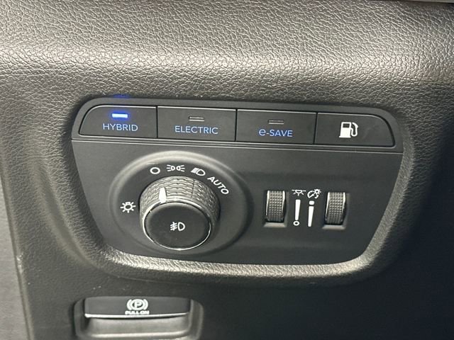 Used 2023 Jeep Grand Cherokee Trailhawk w/ Luxury Tech Group III image 19