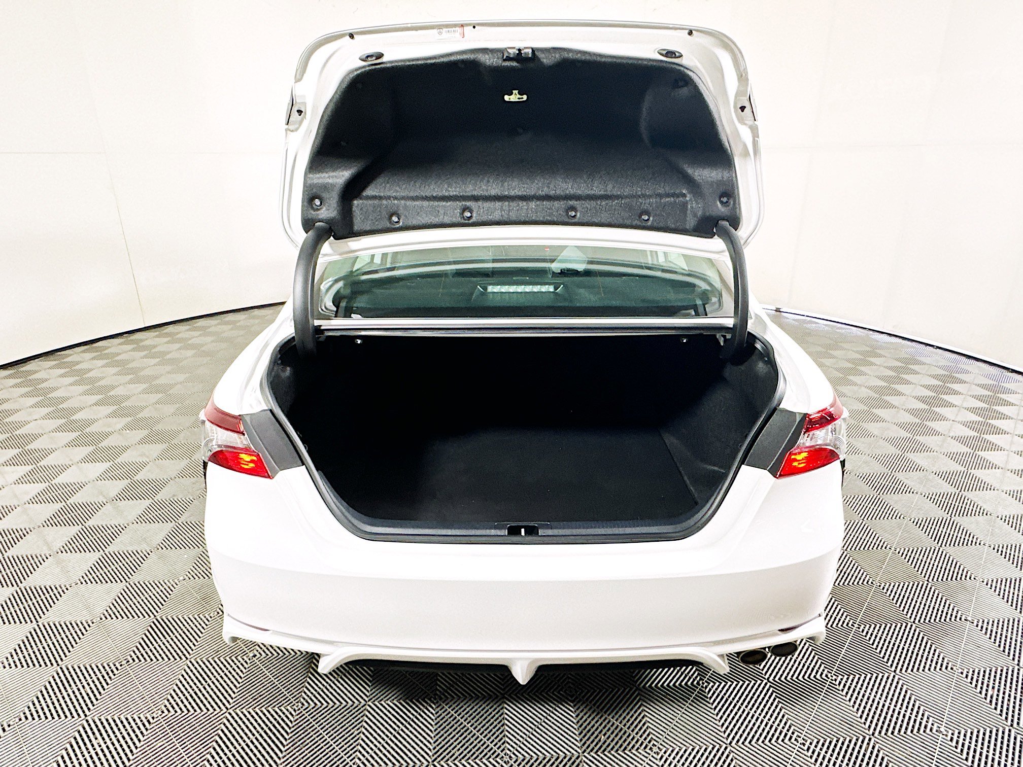 Used 2023 Toyota Camry SE FWD image 30