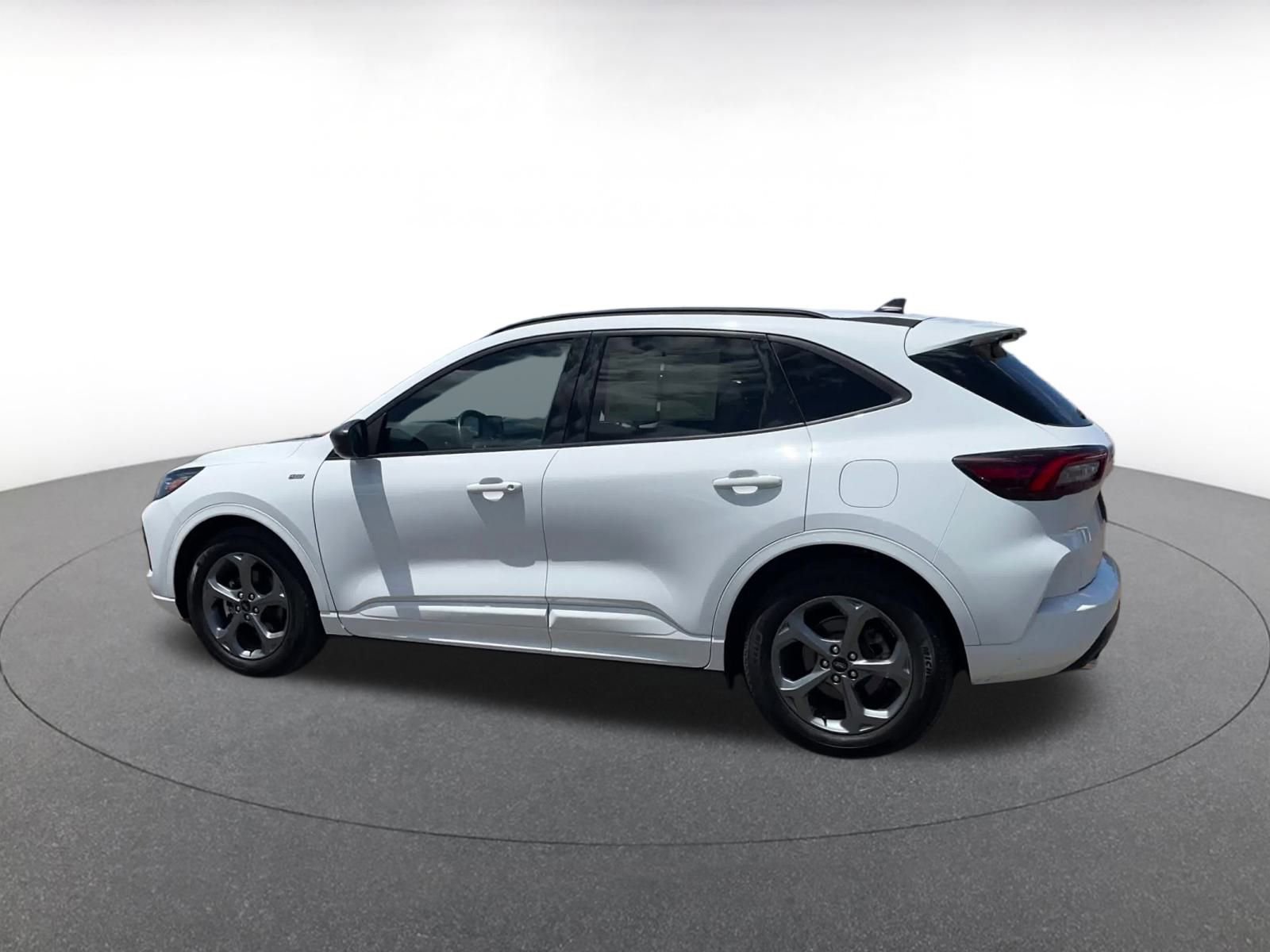 Used 2023 Ford Escape ST-Line image 10