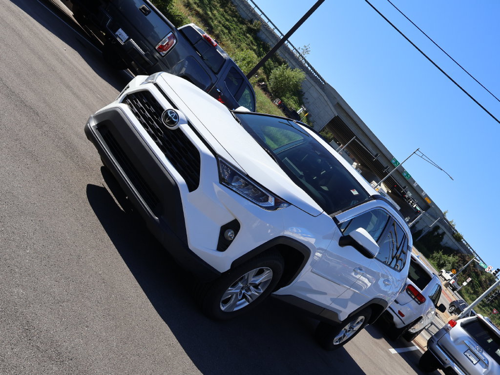 Used 2021 Toyota RAV4 XLE w/ Convenience Package AWD/4WD image 3
