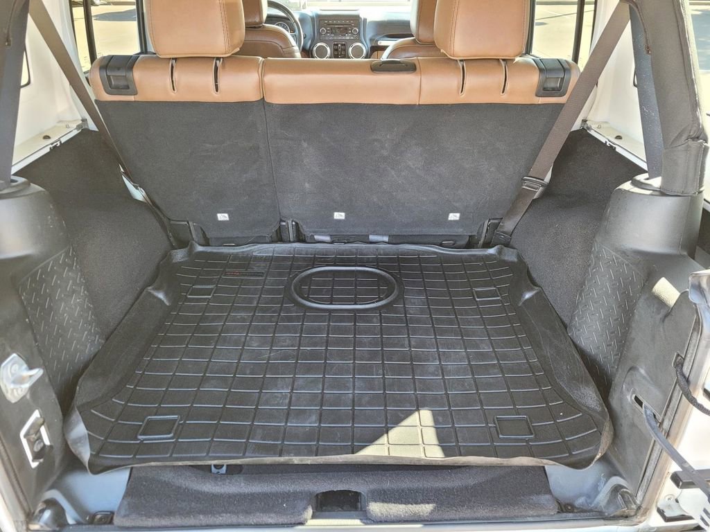 Used 2017 Jeep Wrangler Unlimited Rubicon w/ Connectivity Group image 15