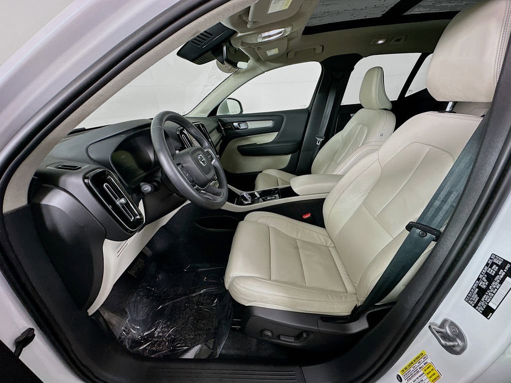 Used 2023 Volvo XC40 B5 Ultimate w/ Protection Package Premier image 28
