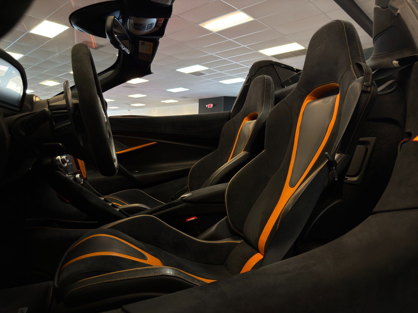 Used 2021 McLaren 720S Performance RWD image 23
