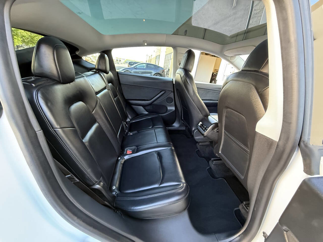 Used 2021 Tesla Model Y Long Range AWD/4WD image 27