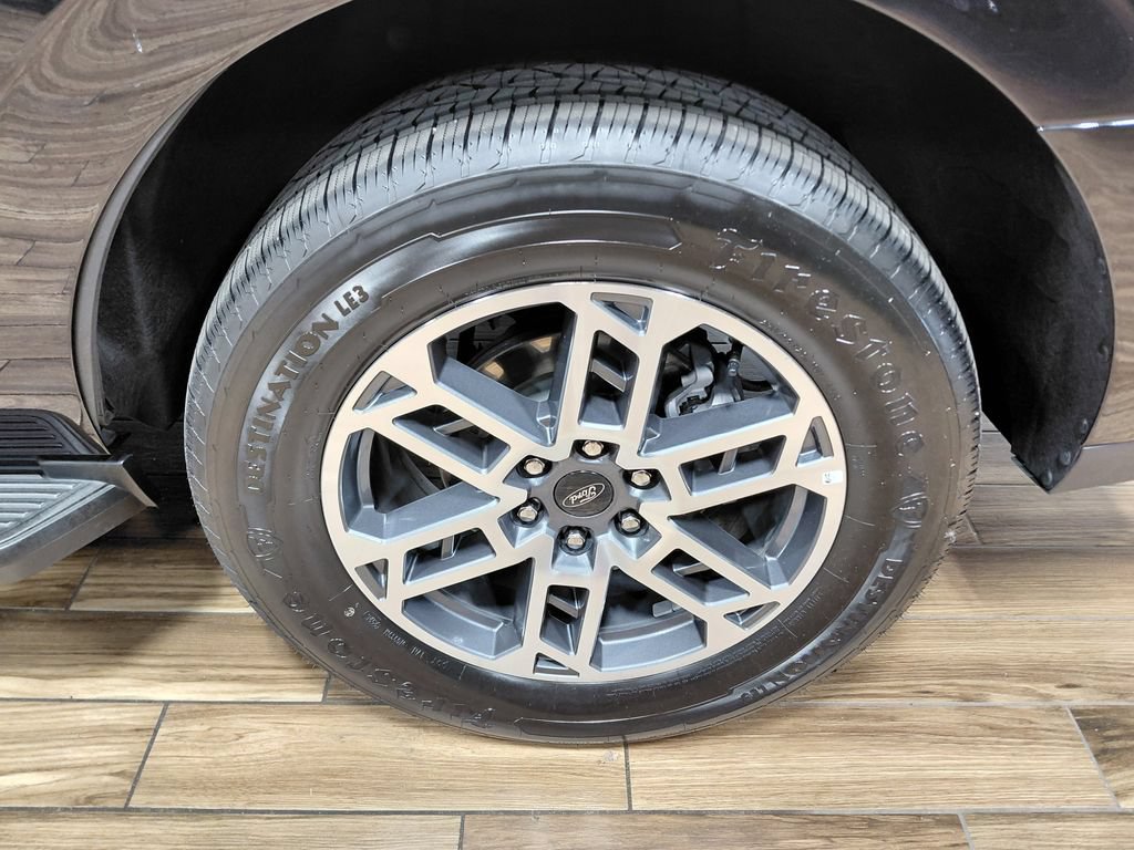 Certified 2025 Ford Expedition Active AWD/4WD image 15