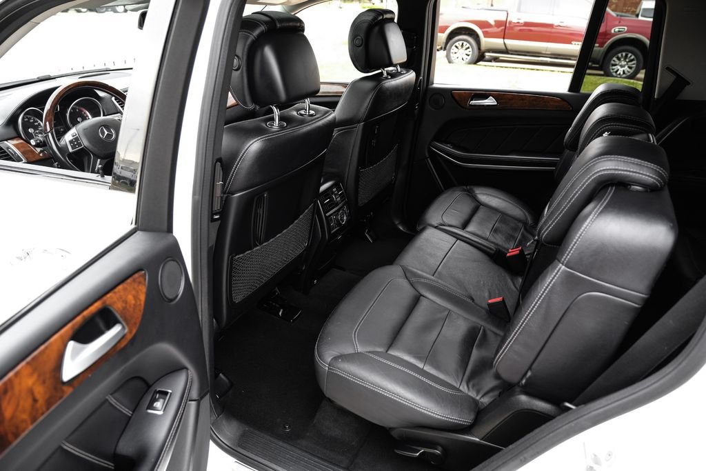 Used 2015 Mercedes-Benz GL 550 4MATIC image 37