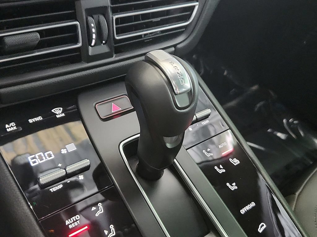 Certified 2026 Porsche Macan AWD/4WD image 15