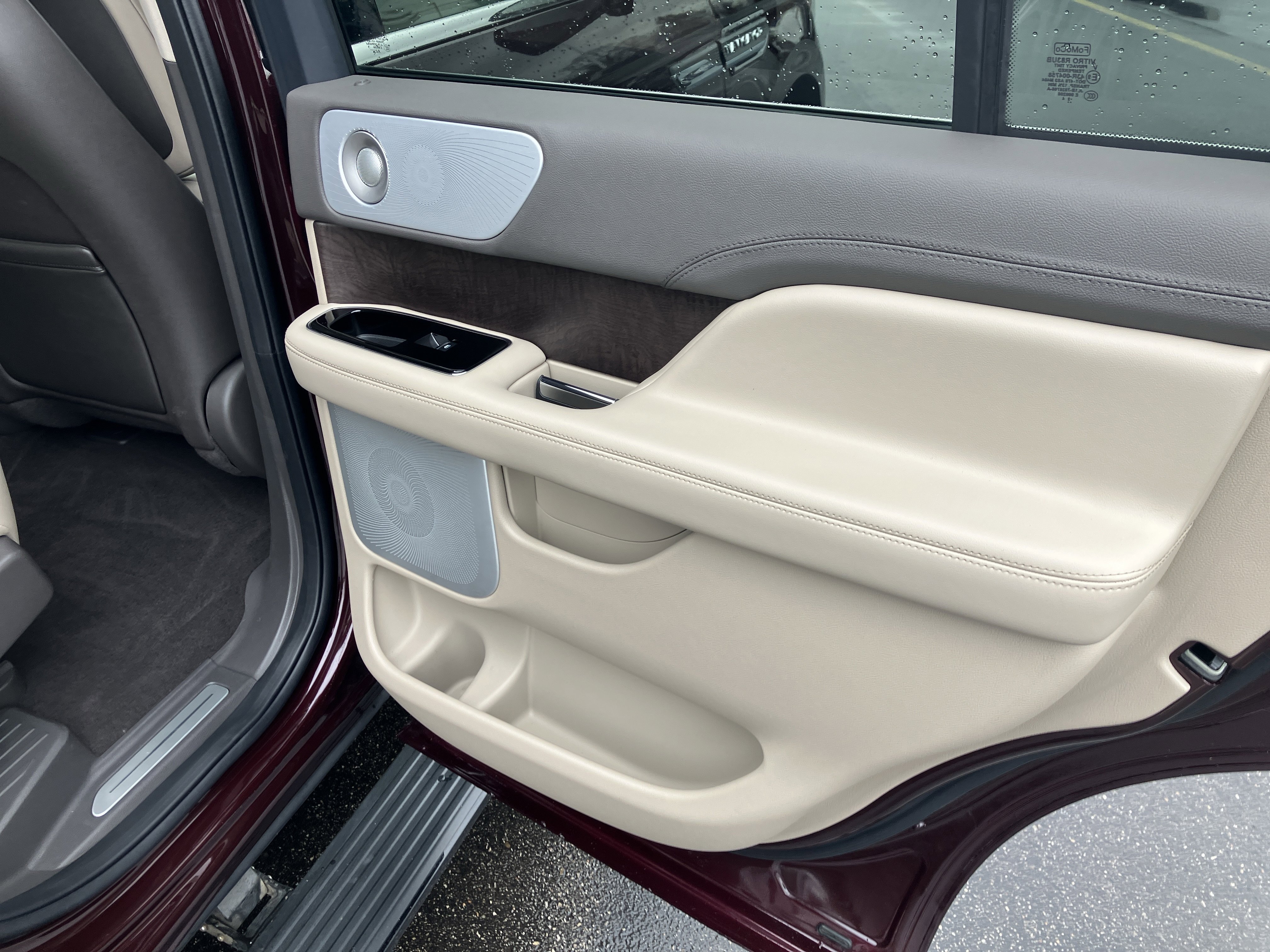 Used 2024 Lincoln Navigator Reserve image 11