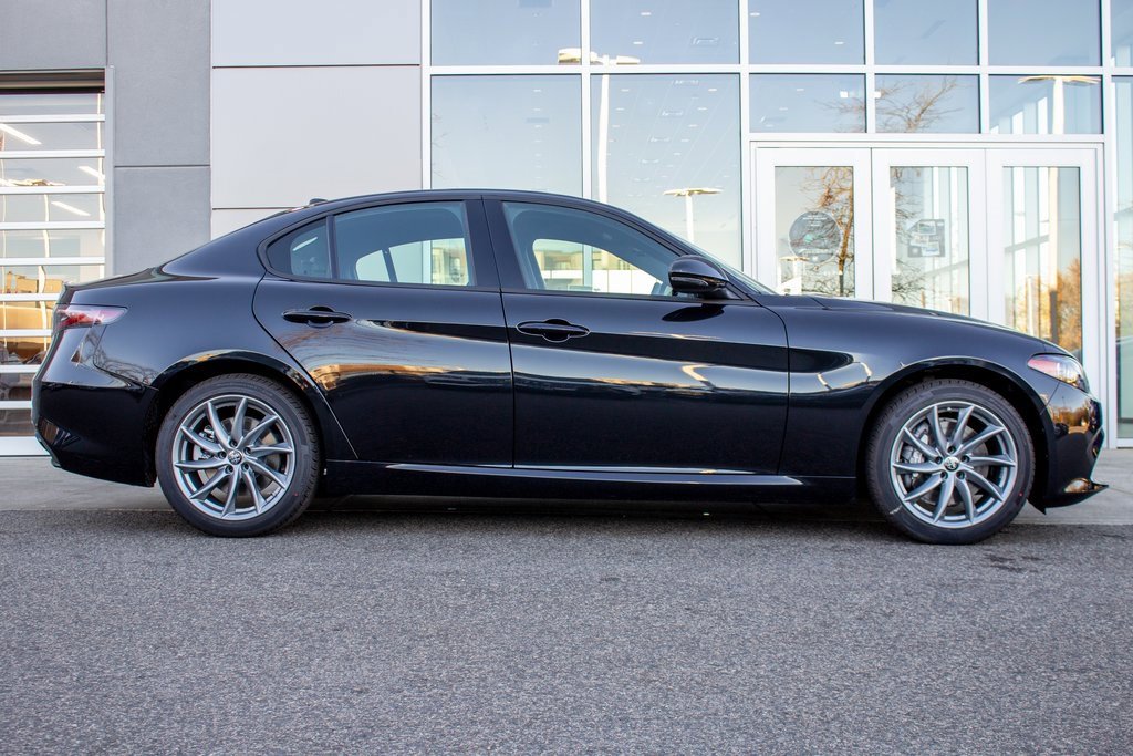 Used 2025 Alfa Romeo Giulia AWD image 4