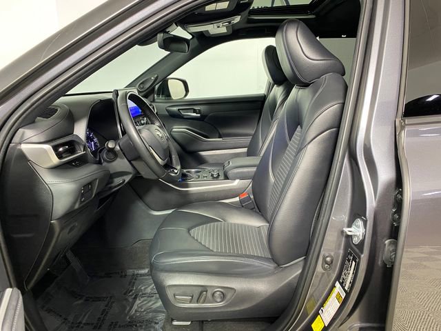 Used 2023 Toyota Highlander XSE image 12